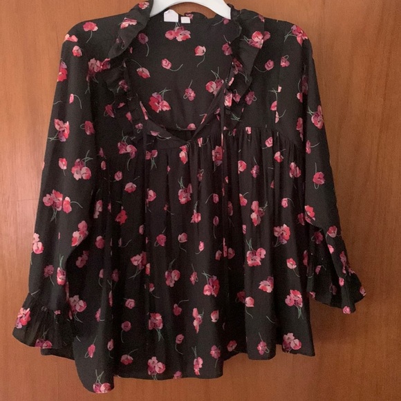 GAP Tops - Gap flowy top size medium. Black with pink flowers.